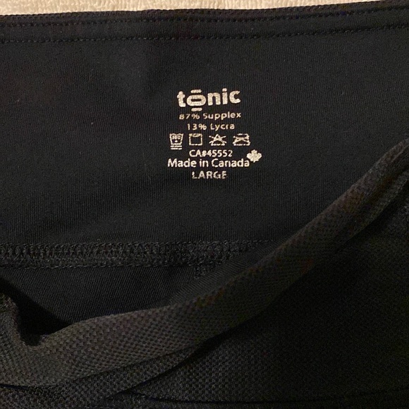 Pair of Tonic capri’s. low waist size Large. - Picture 6 of 6
